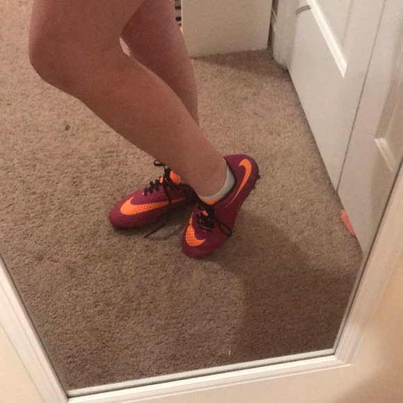 Nike Cleats - Picture 3 of 4